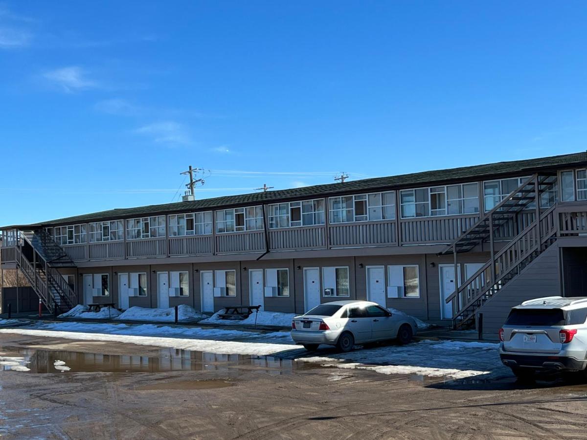 Kings Court Motel Cold Lake エクステリア 写真