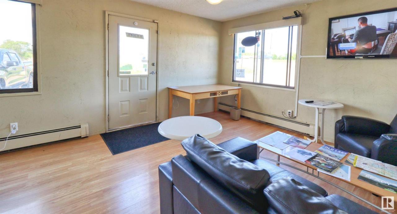 Kings Court Motel Cold Lake エクステリア 写真