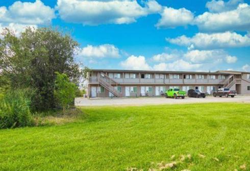 Kings Court Motel Cold Lake エクステリア 写真
