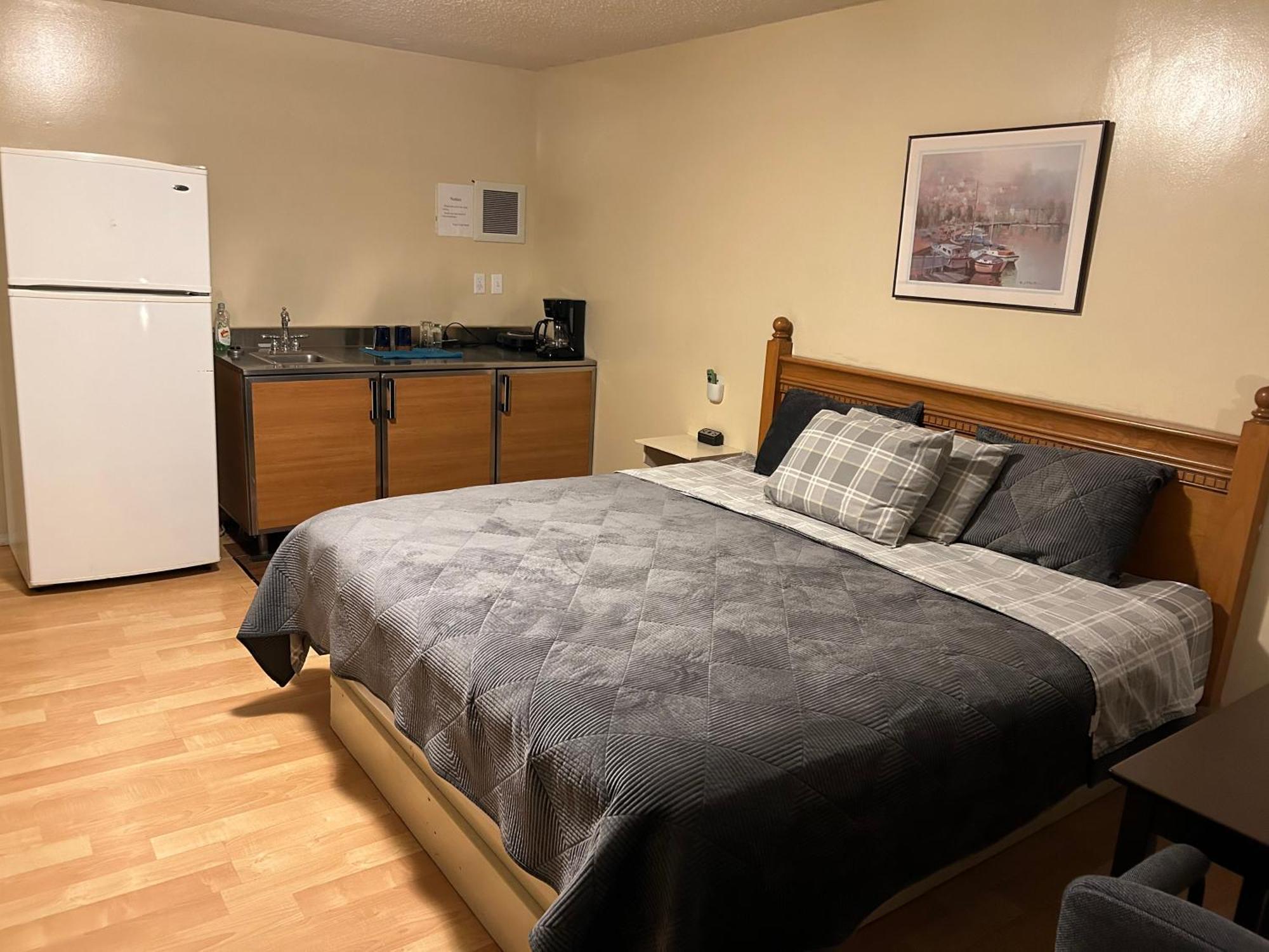 Kings Court Motel Cold Lake エクステリア 写真