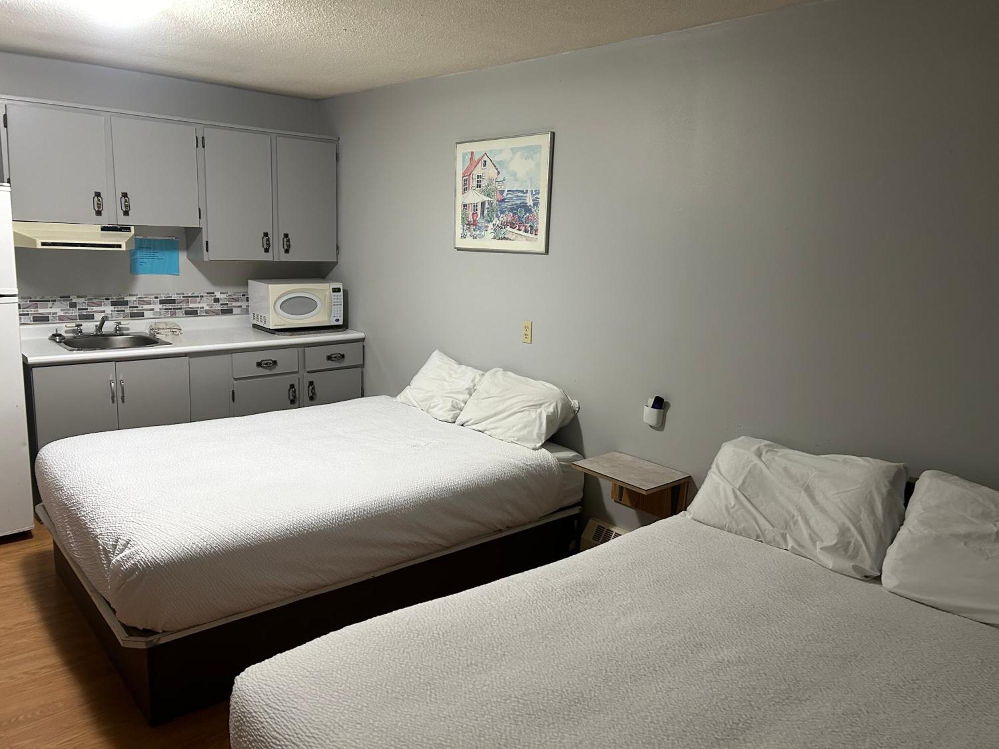 Kings Court Motel Cold Lake エクステリア 写真